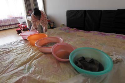 大理楼上漏水，住户失联，小区没物管，业主维权难！律师来支招……
